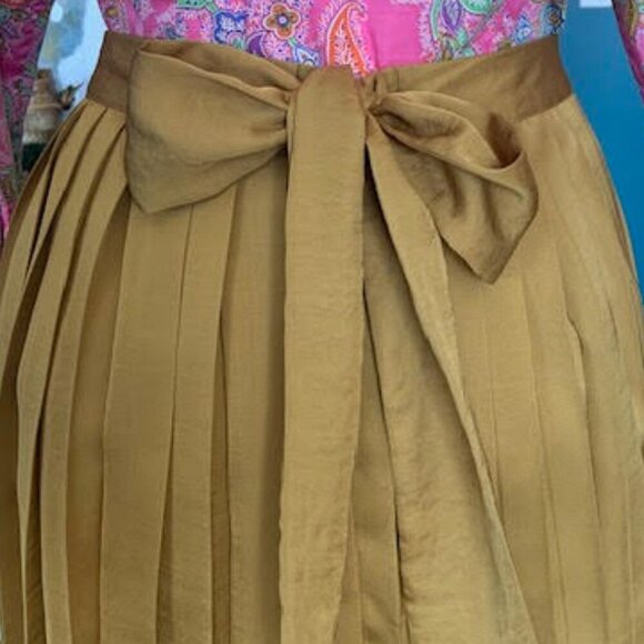 Gap   Pleated mustard Skirt    Size 4 - Picture 4 of 4